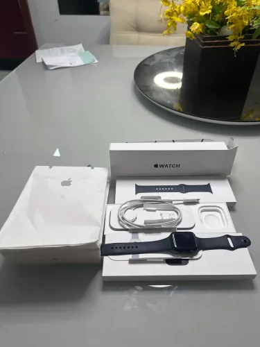 Apple Watch SE 3 - 44mm - GPS + Cellular (Apenas 3 meses de pouco uso)