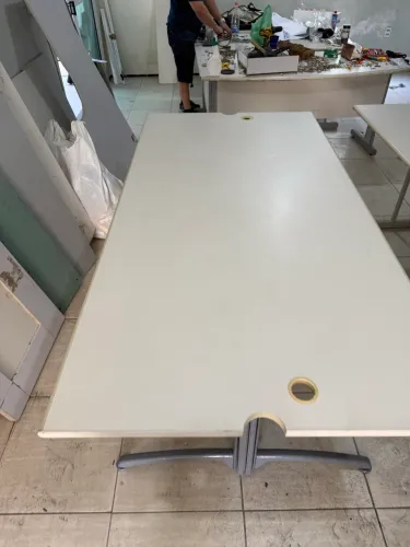 Mesa de reunião ou biro de escritório