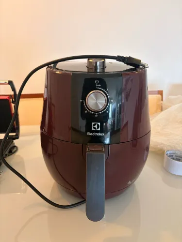 Fritadeira Elétrica Grand Airfryer 4L Electrolux EAF31 Dark Red
