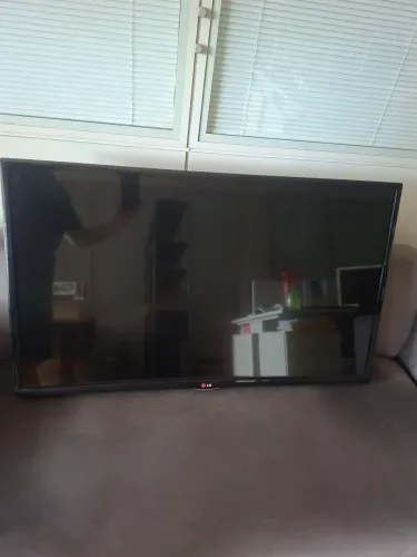 Smart TV LG 42" LED Full HD (Modelo 42LN5700) - Ótimo Estado!