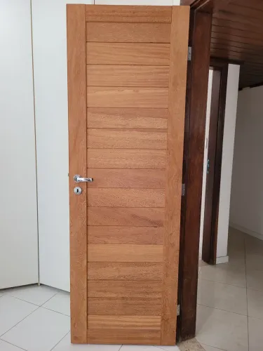 PORTA MADEIRA MACIÇA