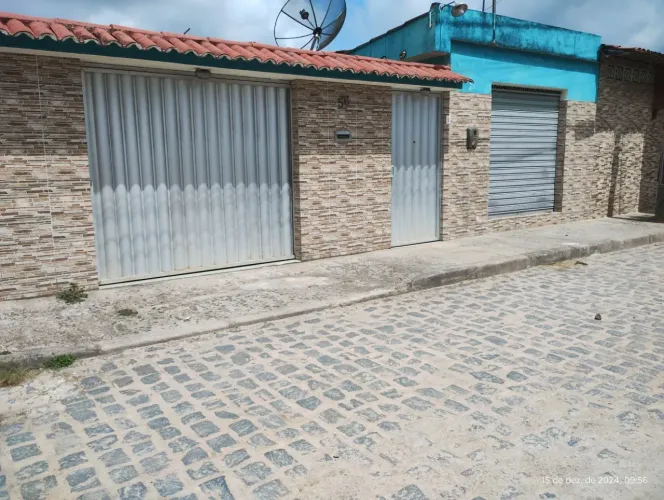 casa + ponto comercial para venda, rua pavimentada, lote murado.