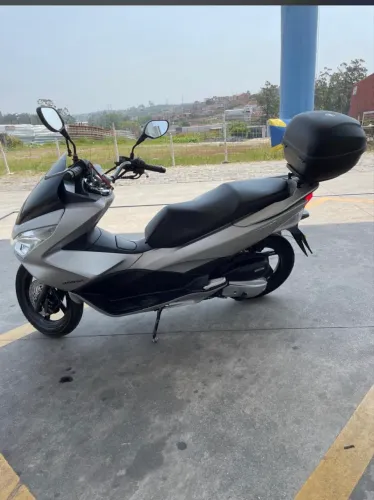 Vendo Honda PCX 150, ano 2017.