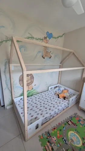 Cama Montessori Solteiro MDF - Branco e Amadeirado (sem colchão)