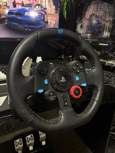 Volante g29 completo , usado estado de novo apenas detalhes de uso .