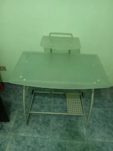 Mesa para computador de vidro tokstok