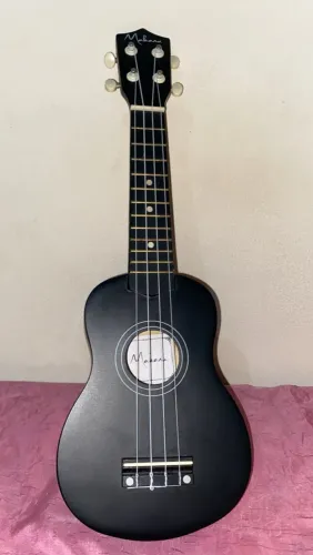 Ukulele Soprano Makanu Acústico Preto (Perfeito Estado / Ideal para Iniciantes)