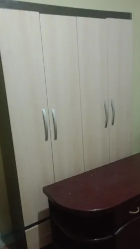 (DESAPEGO) Guarda roupa - Sofá - 2 cadeiras - Rack branco - Mesa