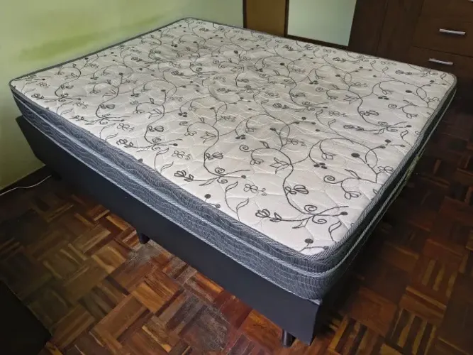 Colchão casal Ortobom 1,88 x 1,38 m em bom estado