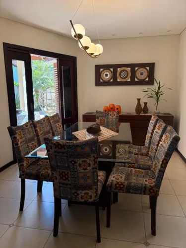 Mesa + Cadeiras + Aparador + Quadro