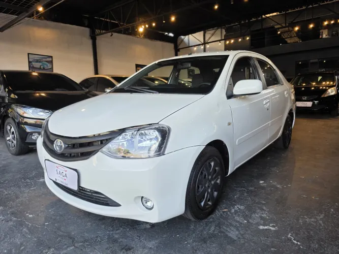 Toyota Etios XS 1.5 Flex 16V 5P Mec. 2013