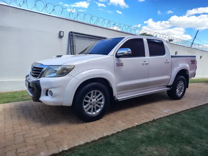 Toyota Hilux CD SRV D4-d 4X4 3.0 TDI Diesel AUT 2013