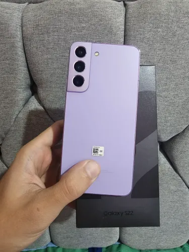 S22 com Caixa ( 8GB de Ram 128GB de Armazenamento )