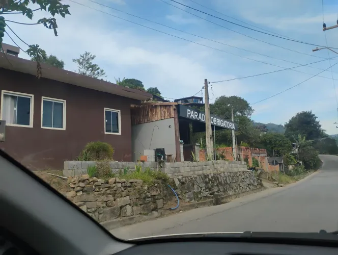 Vendo casa e sala comercial