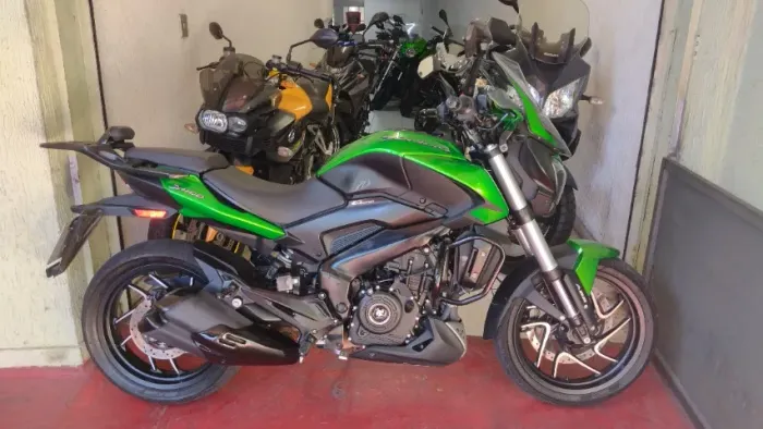 BAJAJ DOMINAR 400 ABS 2025 VERDE IMPECAVEL COM APENAS 12.000KM E DAMOS GARANTIA TOTAL