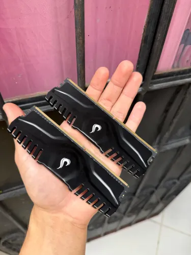 2 pentes 8GB RAM ddr4 3200mhz Novos