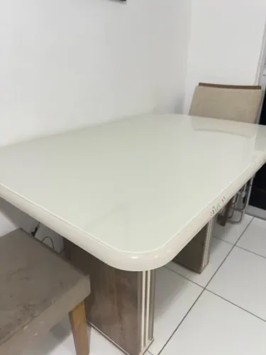 Mesa sem cadeiras