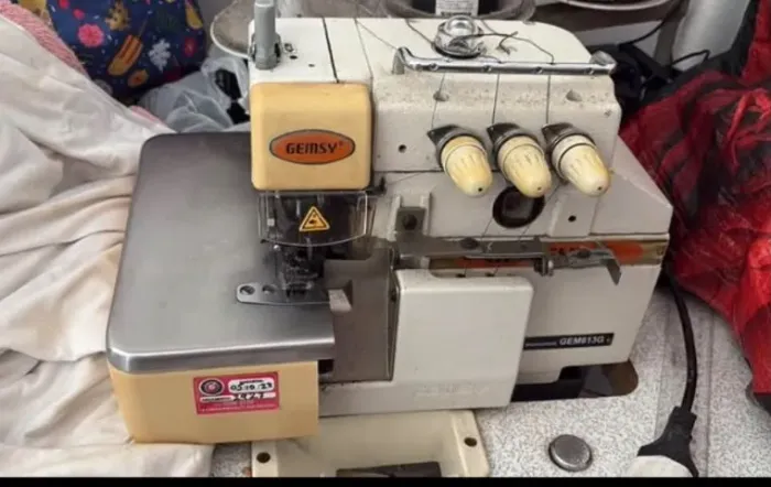 Máquina Overlock de Costura