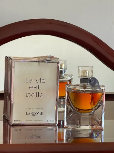 Perfume La Vie Est Belle - borrifador com a rosa