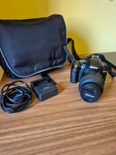 Nikon D3000 + Lente 18-55mm VR