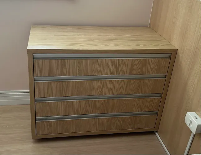Cômoda 4 gavetas 100% MDF com rodinhas