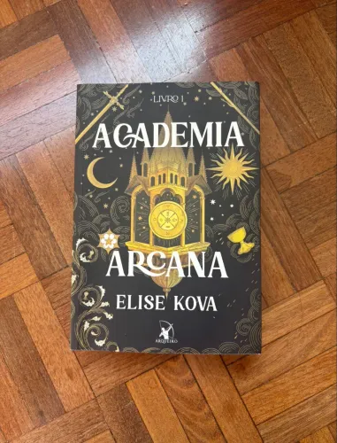 Livro academia arcana - Elise Kova