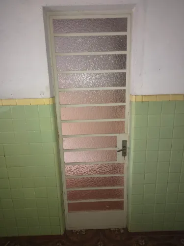Vendo porta em bom estado de conservação