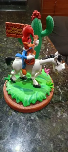 Pica pau feito em impressão 3d pintado a mão 