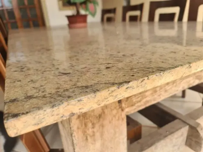 Mesa Granito Amarelo Ornamental