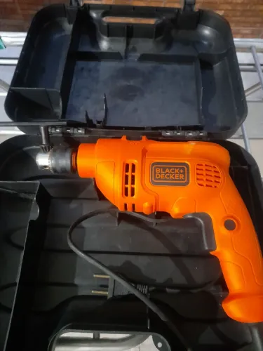 Furadeira Black+Decker TM500 560W 220V + Maleta do Fabricante e Chave do mandril