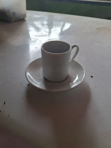 Kit com 12 xícaras de café pequena, com 12 pratos