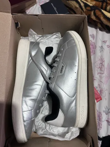 Adidas advantage feminino prata