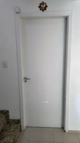 Vendo Porta Interna de madeira