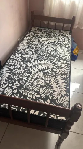Cama de solteiro + colchão a venda