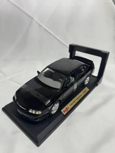 Maisto 31673 Chevrolet Impala SS 2004 1:18 Preta - Estado de Nova
