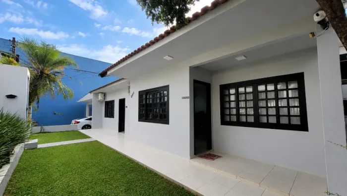 Casa Comercial de Alto Padrão à Venda no Country | 288 m² | 17 Ambientes