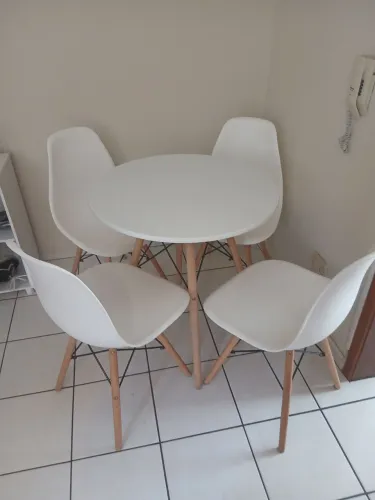 Mesa de Jantar 4 Cadeiras