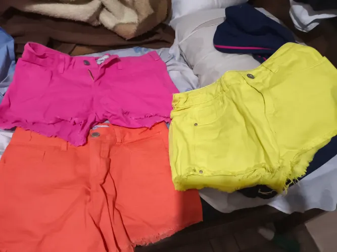 3 shorts semi-novo tamanho ,36 feminino