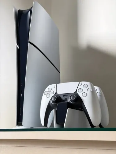 PS5 Digital Edition CFI-2014 + 2 Controles + Base de Carregamento