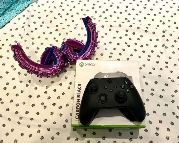 Controle carbon black Xbox com suporte para dois controles