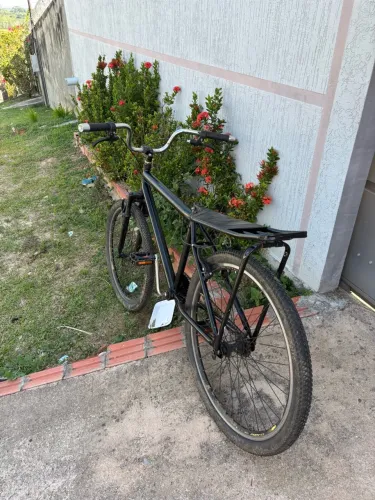Vende se está bicicleta, recém montada, está com tudo novo