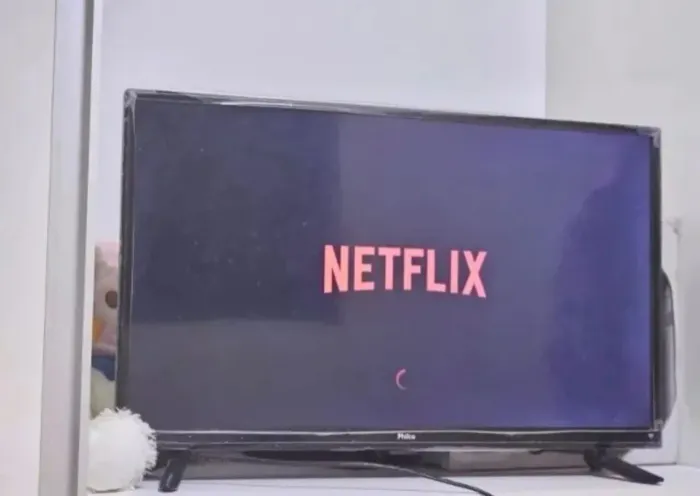 SMART TV 32 ' //DIVIDO//NOVO//
