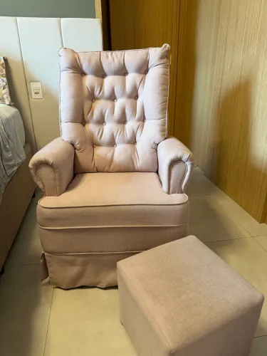 Cadeira poltrona de balanço com puff