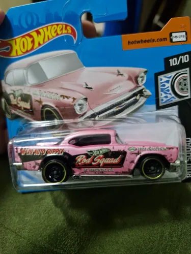 Hot Wheels DieCast '57 Chevy - Rod Squad 10/10 [Pink] - 180/250