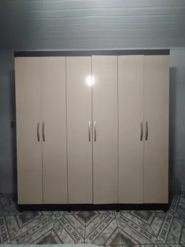 Guarda-Roupa Itatiaia 6 Portas - Semi-Novo e Espaçoso