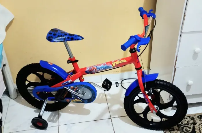 Bicicleta infantil Caloi homem aranha 6 meses apenas 