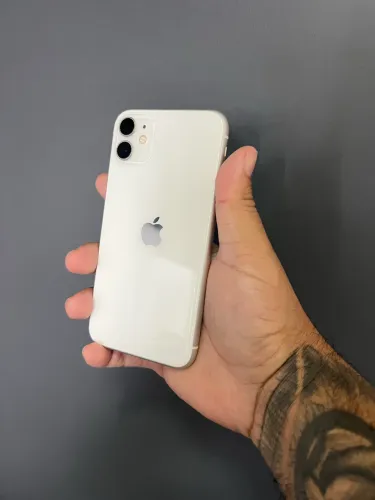 iPhone 11 64gb todo original e funcionando estado de novo 