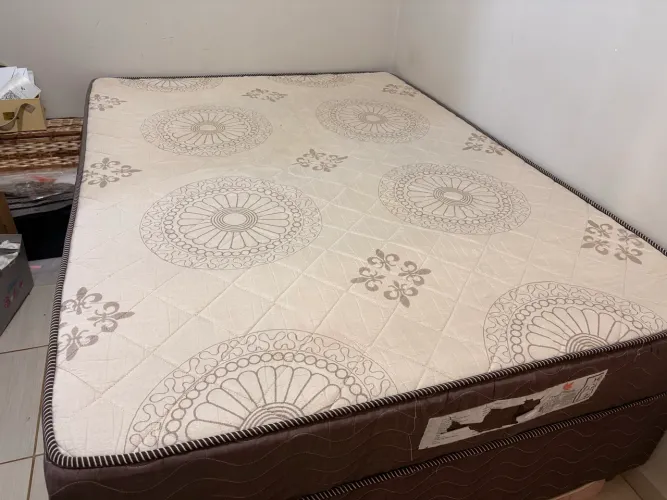 Vendo Cama Box casal 