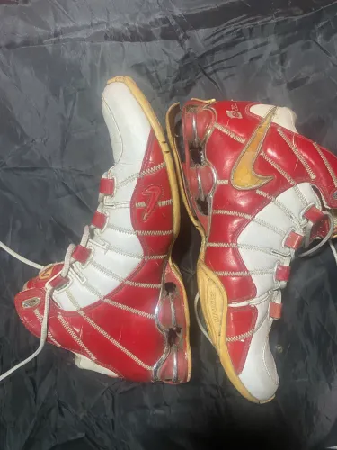 Tênis Nike em couro original, vintage, sem igual.