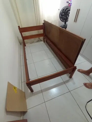 Cama de madeira solteiro 